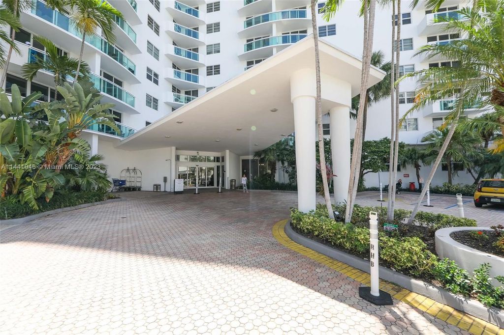 Photo of 3001 S Ocean Dr #1637, Hollywood, FL 33019 (MLS # A11441046)