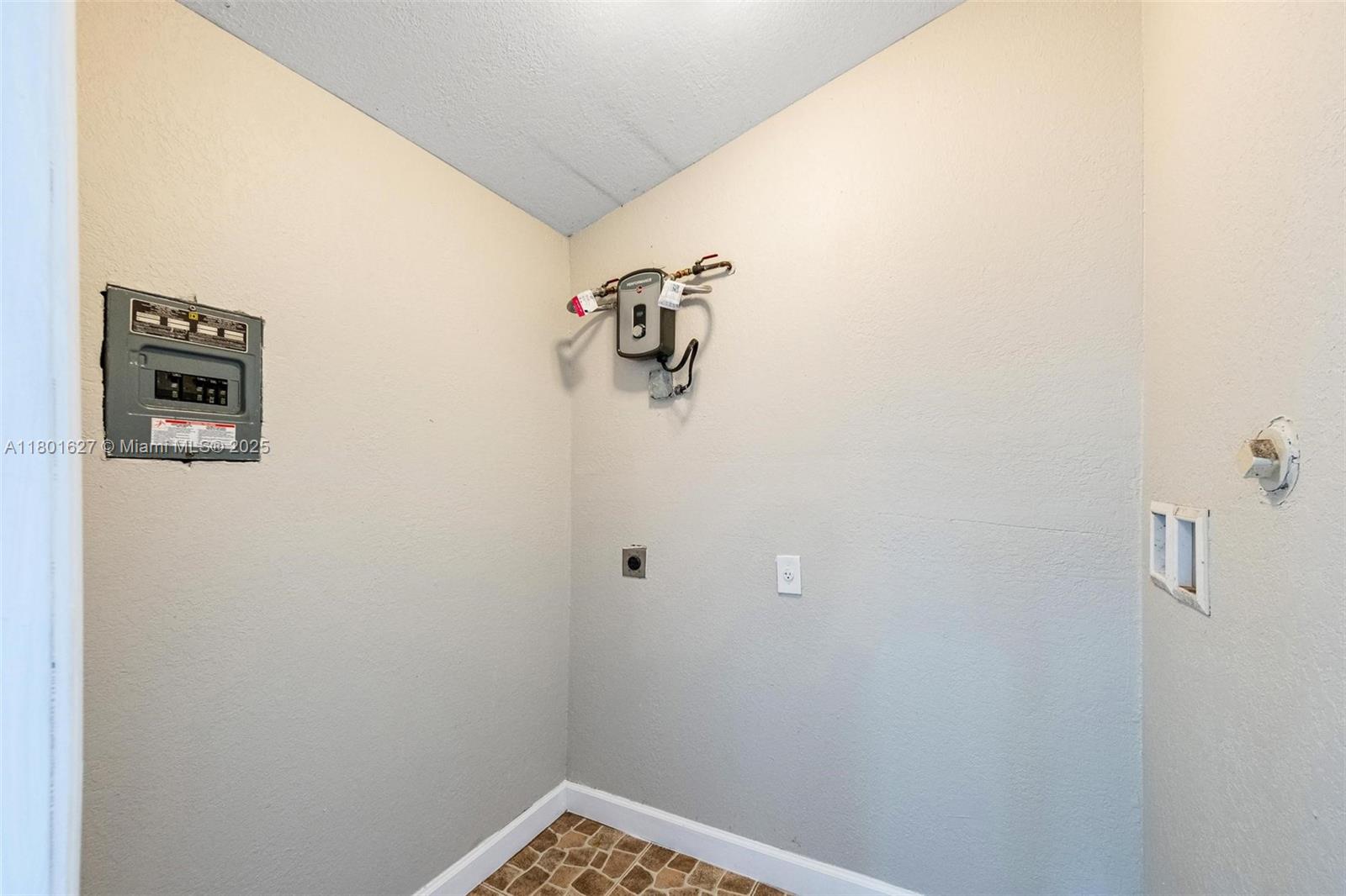 IVES ESTATES SEC 1 - Residential