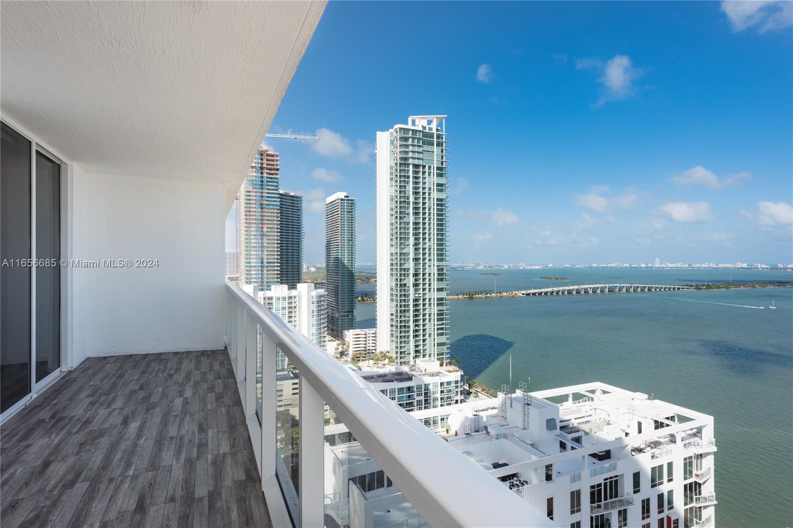 Direct breathtaking Bay views from this 3 bedrooms and 3 bathrooms unit. Only 5 Units per floor with semi-private
elevator only 2 per floor. Unit features expansive floor plans, panoramic bay views, floor-to-ceiling windows, top of
the line appliances, white Porcelain through out. Resort deck with full amenities in the common areas.