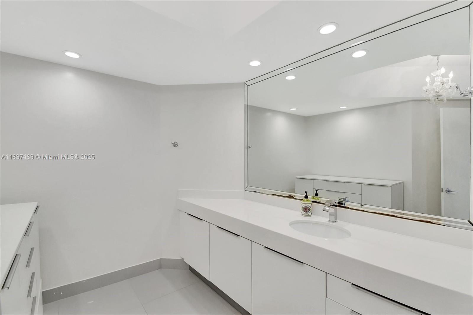 2000 ISL BLVD WILLIAMS IS - Residential Lease