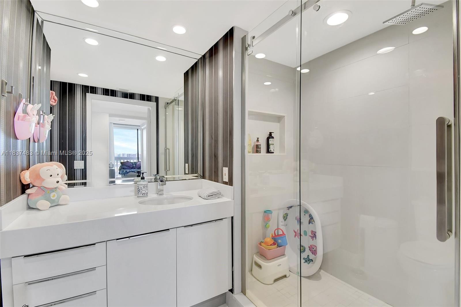 2000 ISL BLVD WILLIAMS IS - Residential Lease