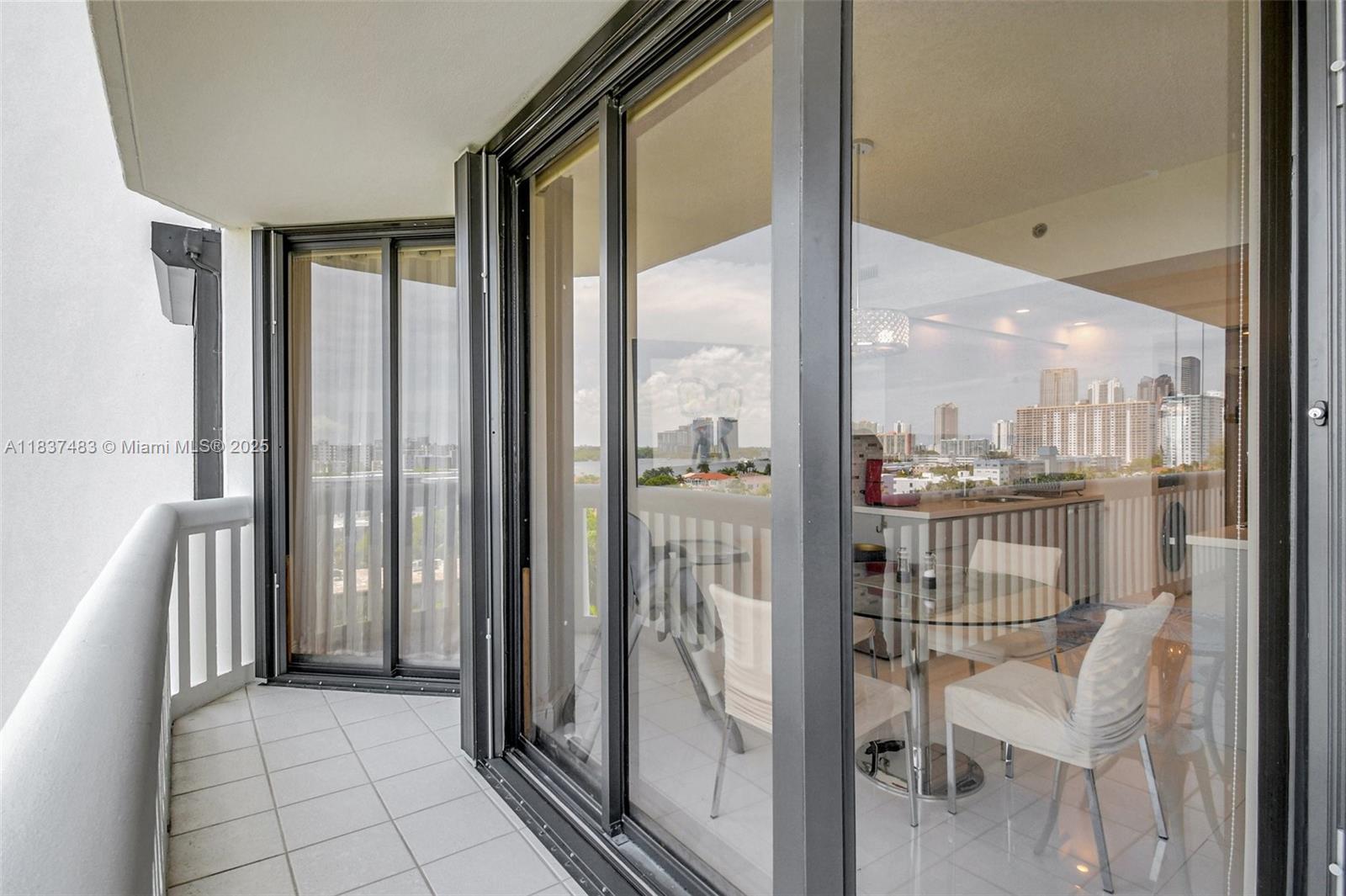 2000 ISL BLVD WILLIAMS IS - Residential Lease