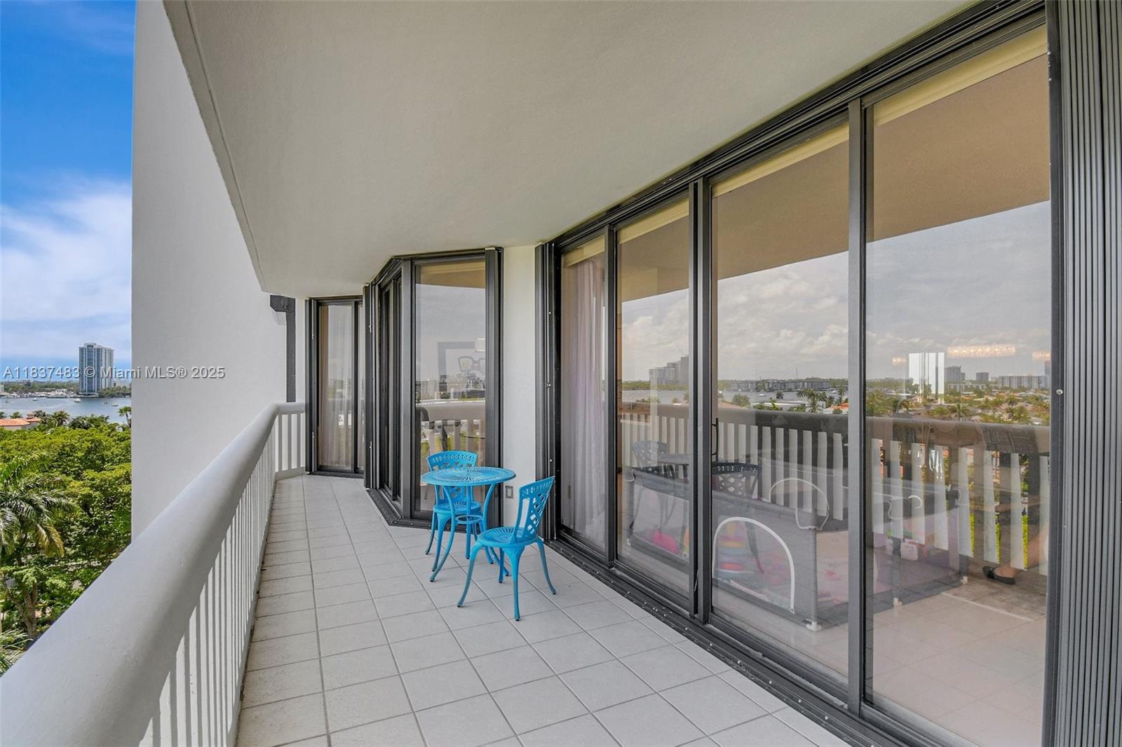 2000 ISL BLVD WILLIAMS IS - Residential Lease