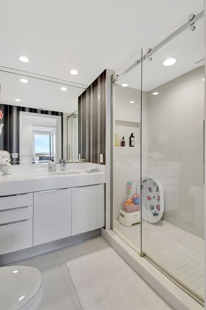 2000 ISL BLVD WILLIAMS IS - Residential Lease