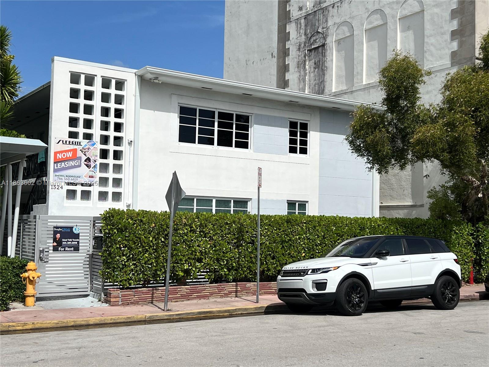CHARMING PARTIALLY FURNISHED STUDIO, WALK IN CLOSET IN THE HEART OF SOUTH BEACH. ONE BLOCK AWAY FROM LINCOLN ROAD, ALL RESTAURANTS AND FAMOUS BEACHES. EASY TO SHOW.