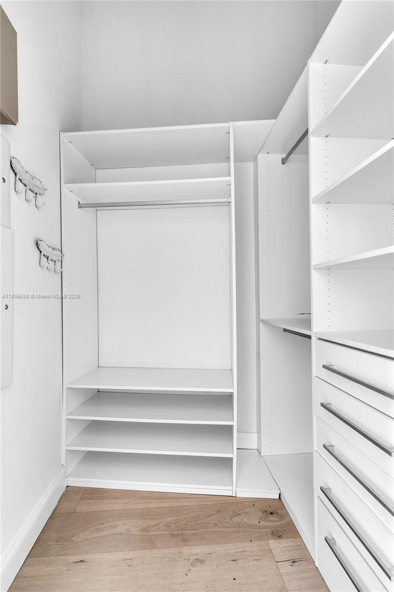 ICON BRICKELL NO TWO - Residential