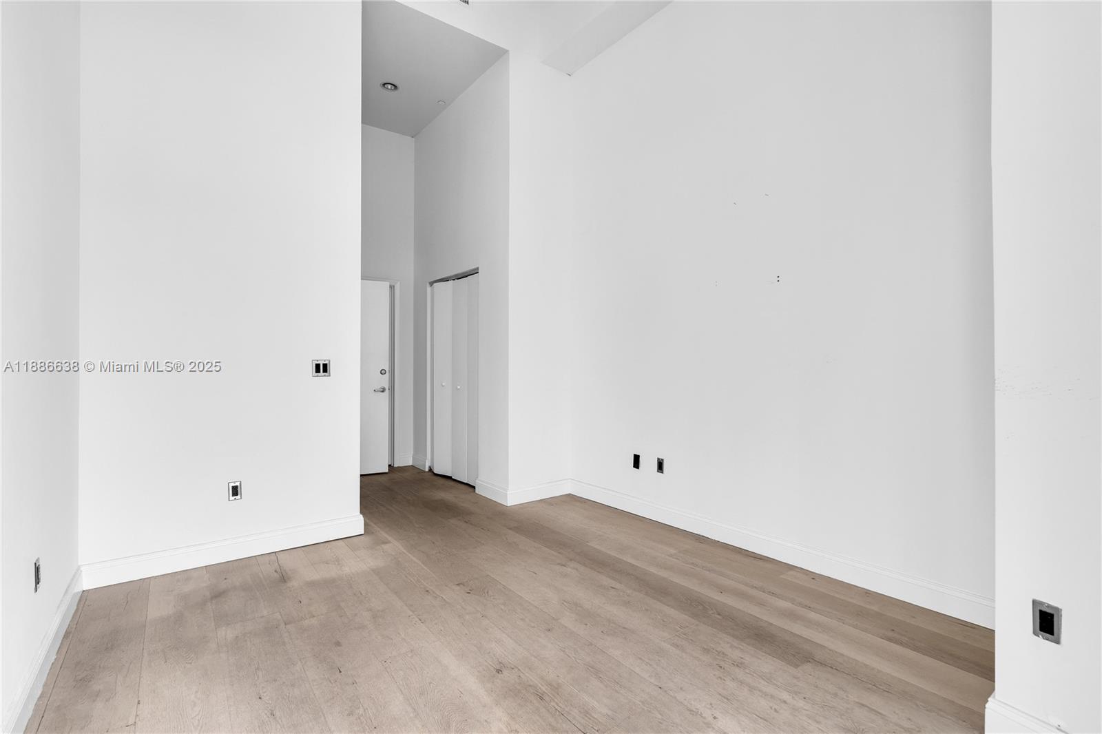 ICON BRICKELL NO TWO - Residential