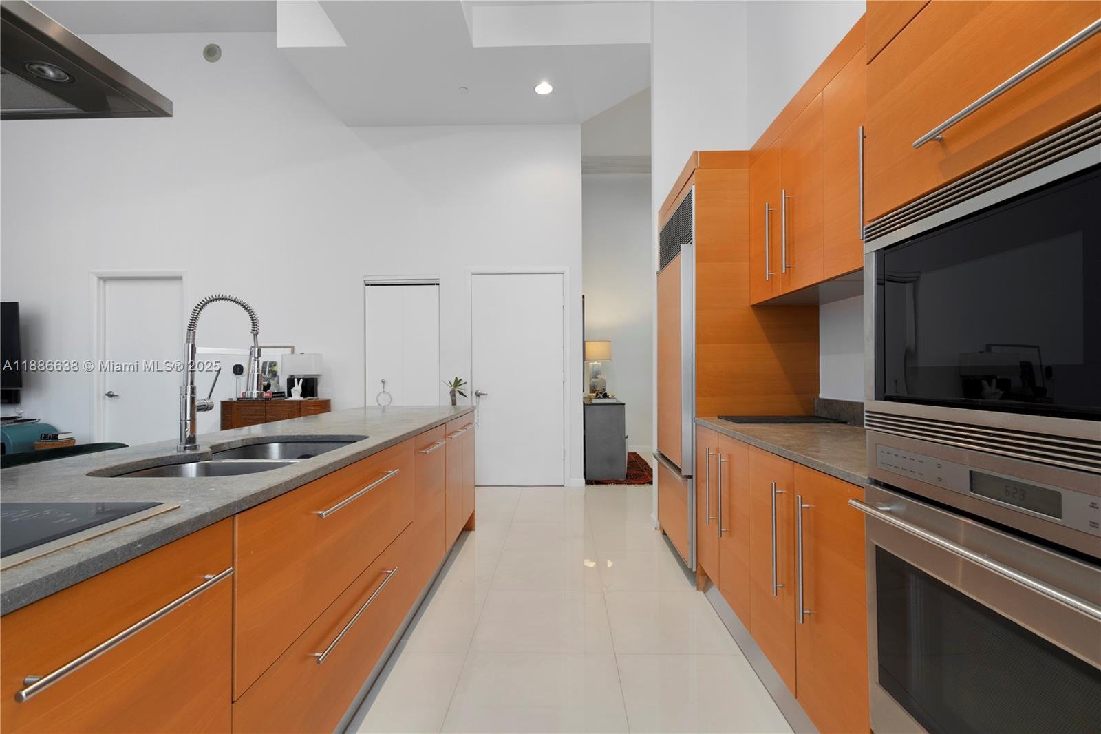 ICON BRICKELL NO TWO - Residential