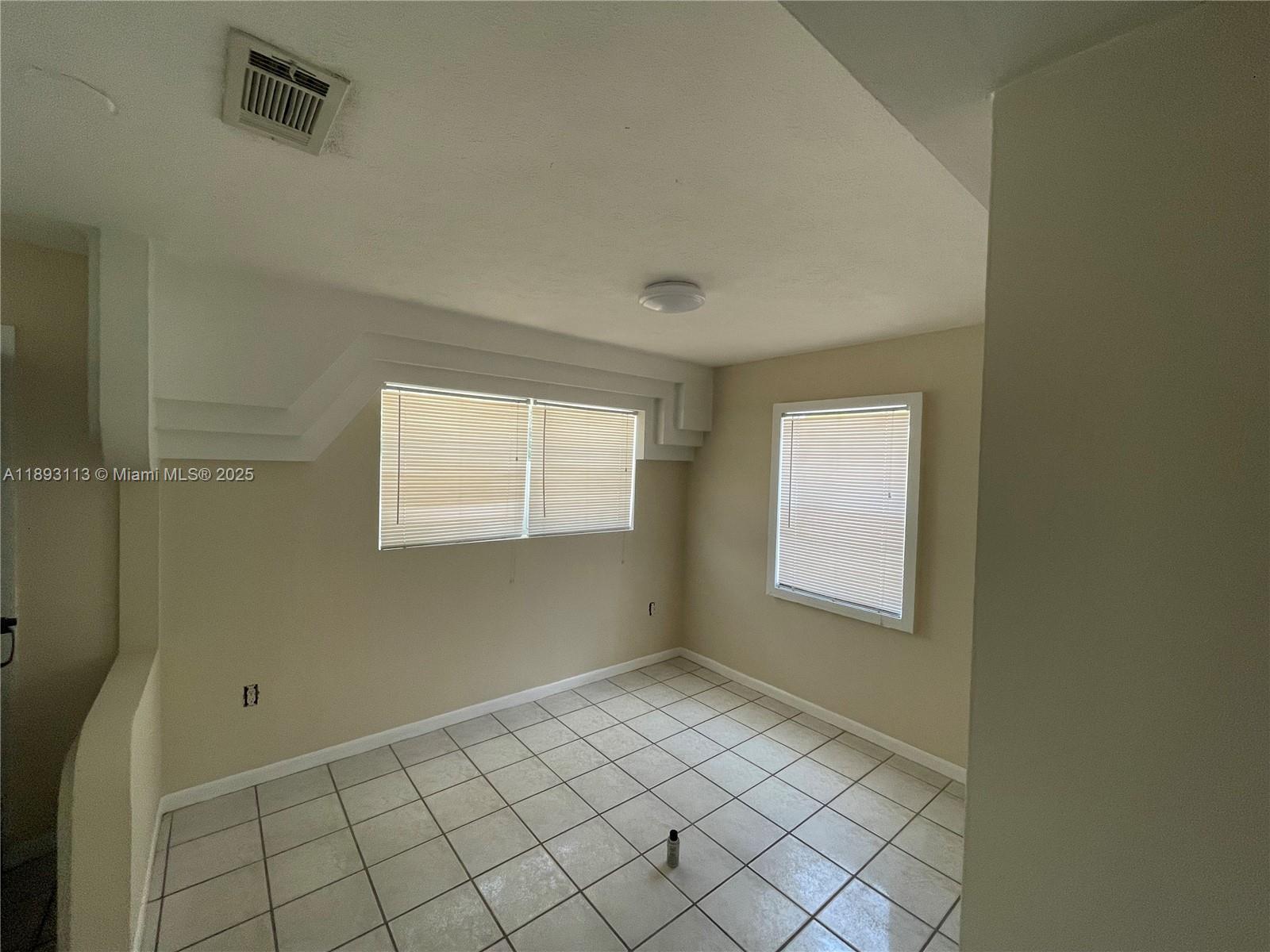 CRESTHAVEN NO 2 - Residential Lease