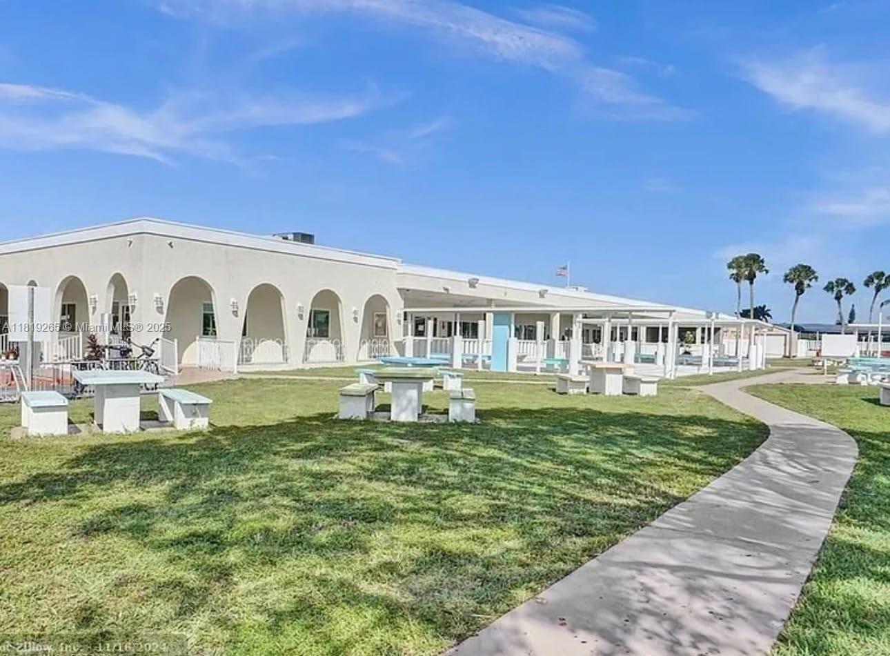 RAVENSWOOD ESTATES & MARI - Residential Lease