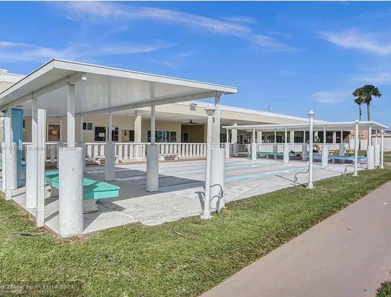 RAVENSWOOD ESTATES & MARI - Residential Lease