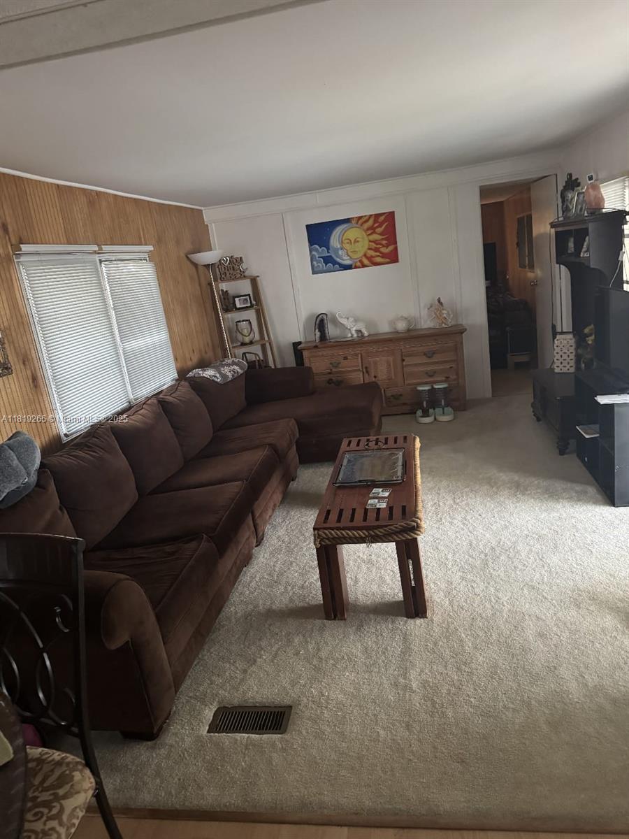 RAVENSWOOD ESTATES & MARI - Residential Lease