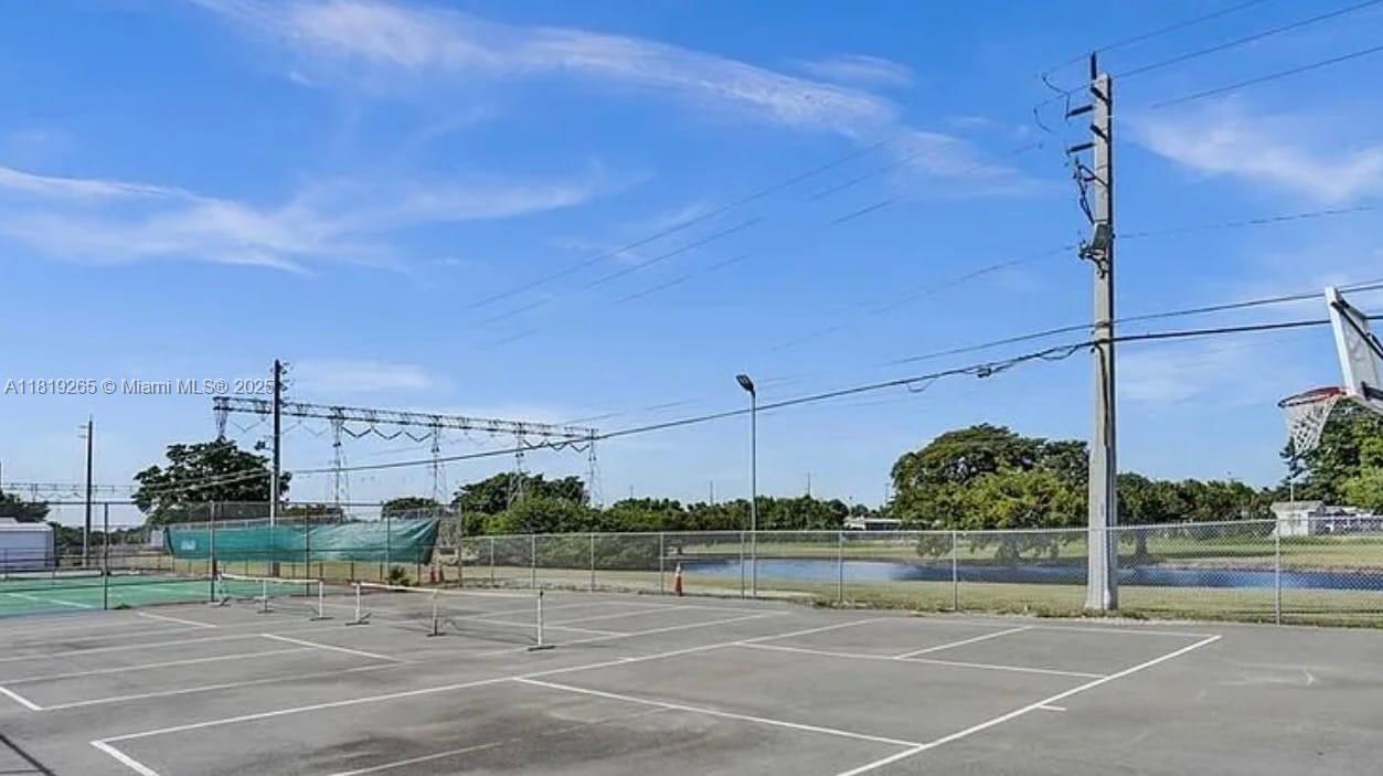 RAVENSWOOD ESTATES & MARI - Residential Lease