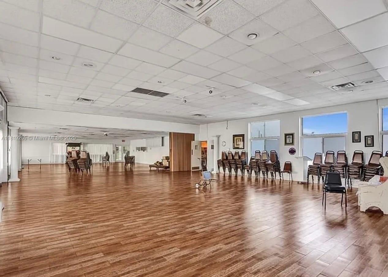 RAVENSWOOD ESTATES & MARI - Residential Lease