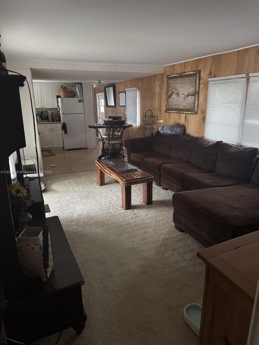 RAVENSWOOD ESTATES & MARI - Residential Lease