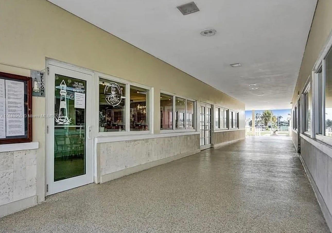 RAVENSWOOD ESTATES & MARI - Residential Lease