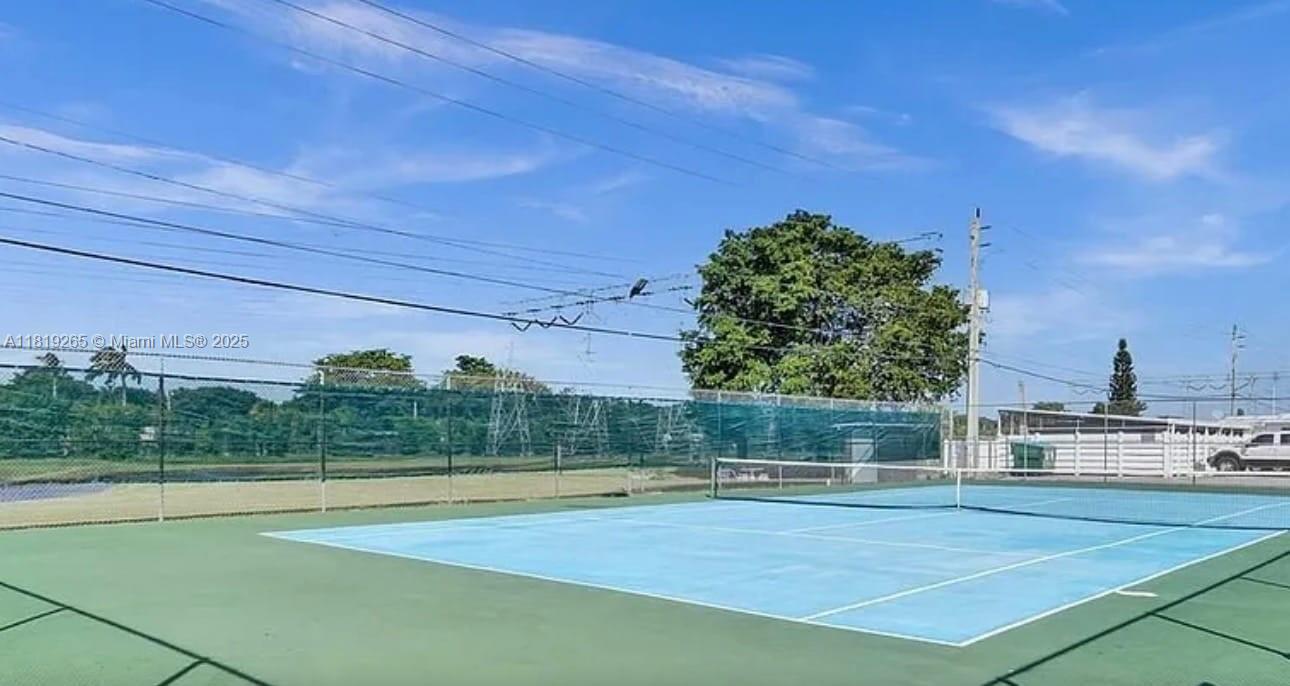 RAVENSWOOD ESTATES & MARI - Residential Lease