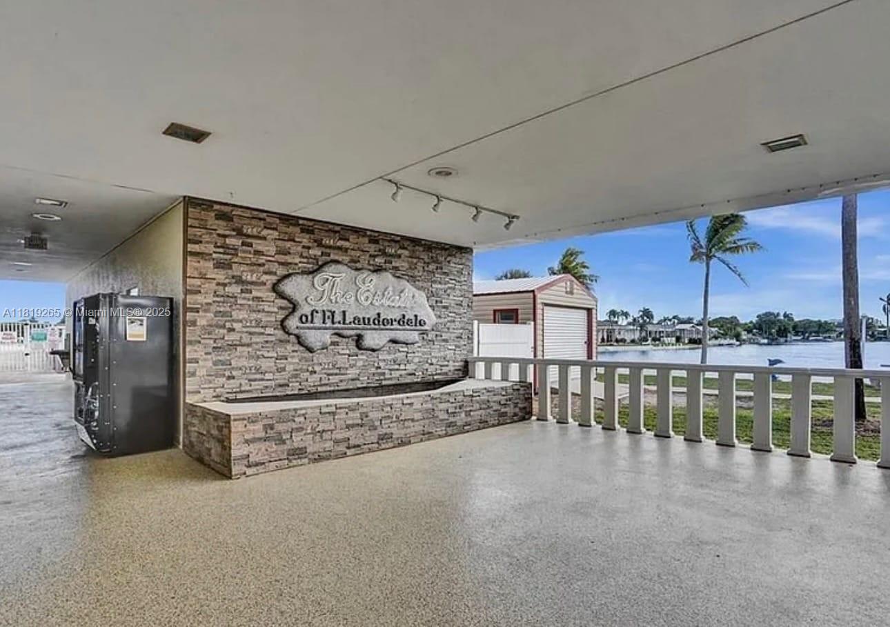 RAVENSWOOD ESTATES & MARI - Residential Lease