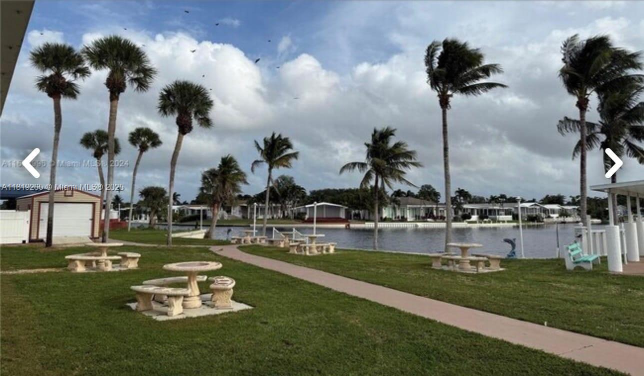 RAVENSWOOD ESTATES & MARI - Residential Lease