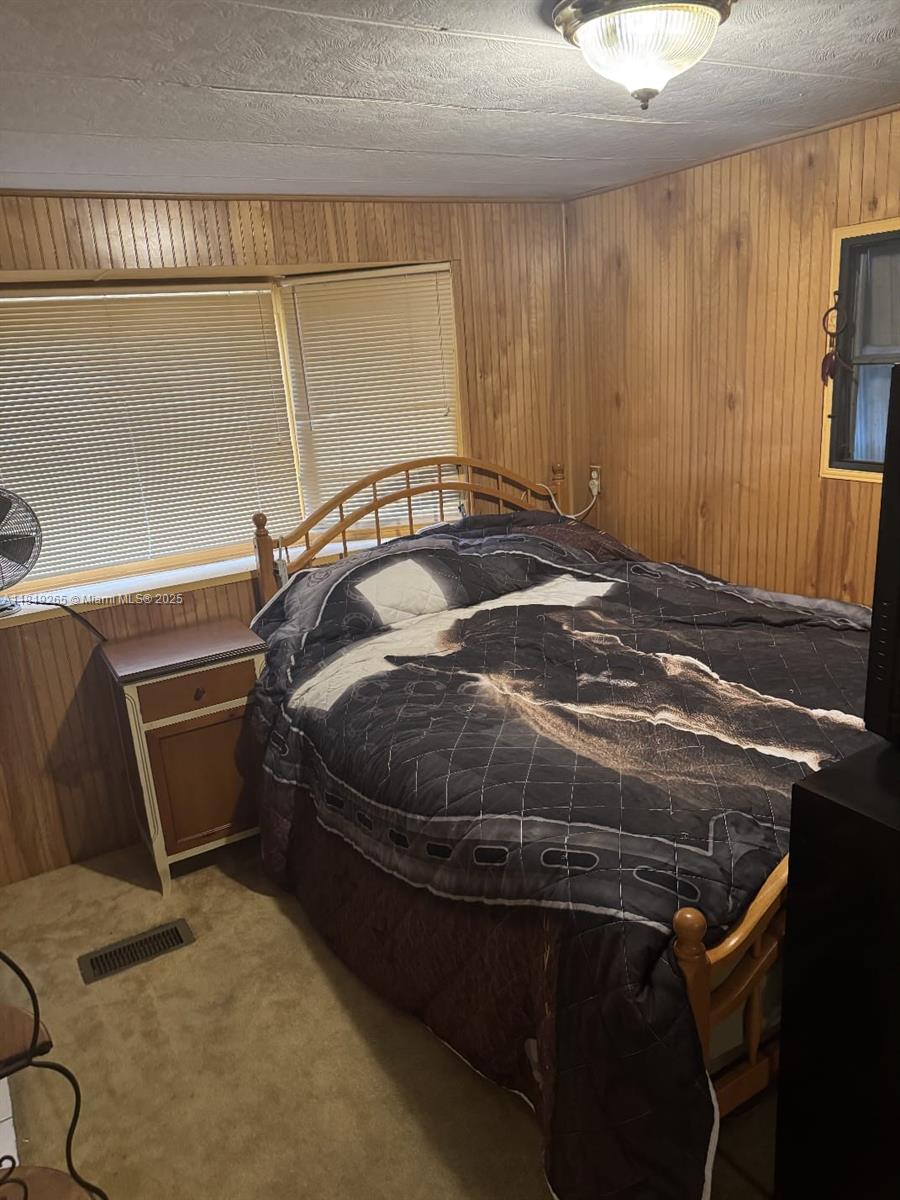 RAVENSWOOD ESTATES & MARI - Residential Lease