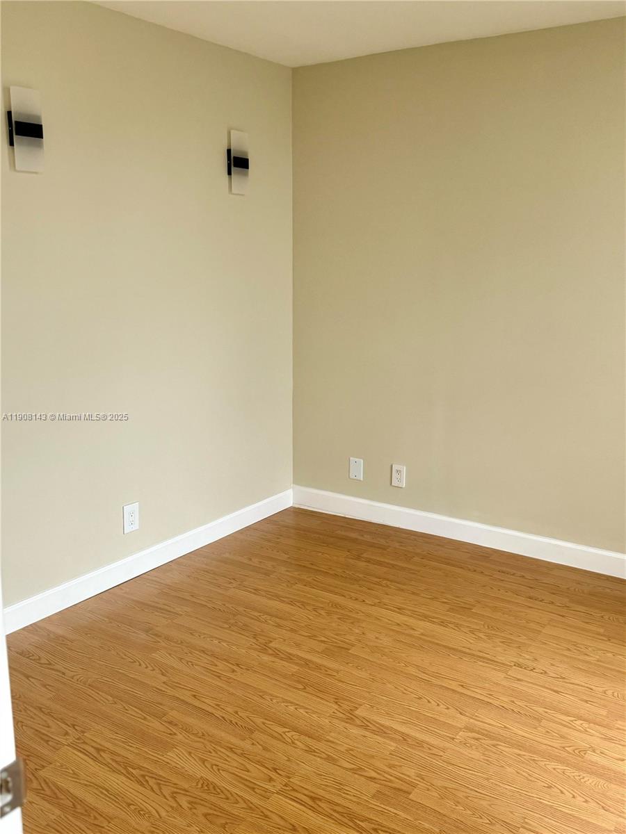 DE SOTO PARK SOUTH - Residential Lease