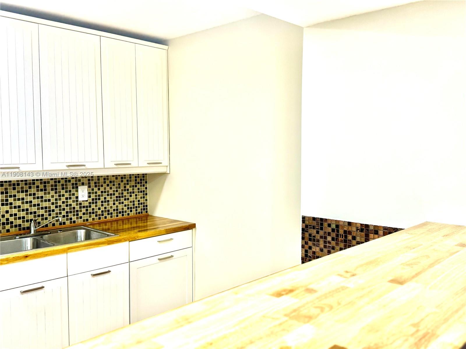 DE SOTO PARK SOUTH - Residential Lease