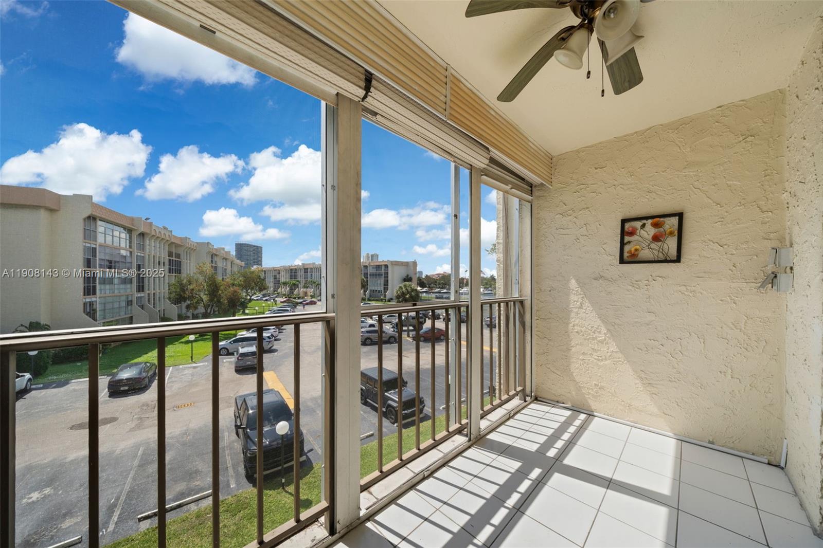 DE SOTO PARK SOUTH - Residential Lease