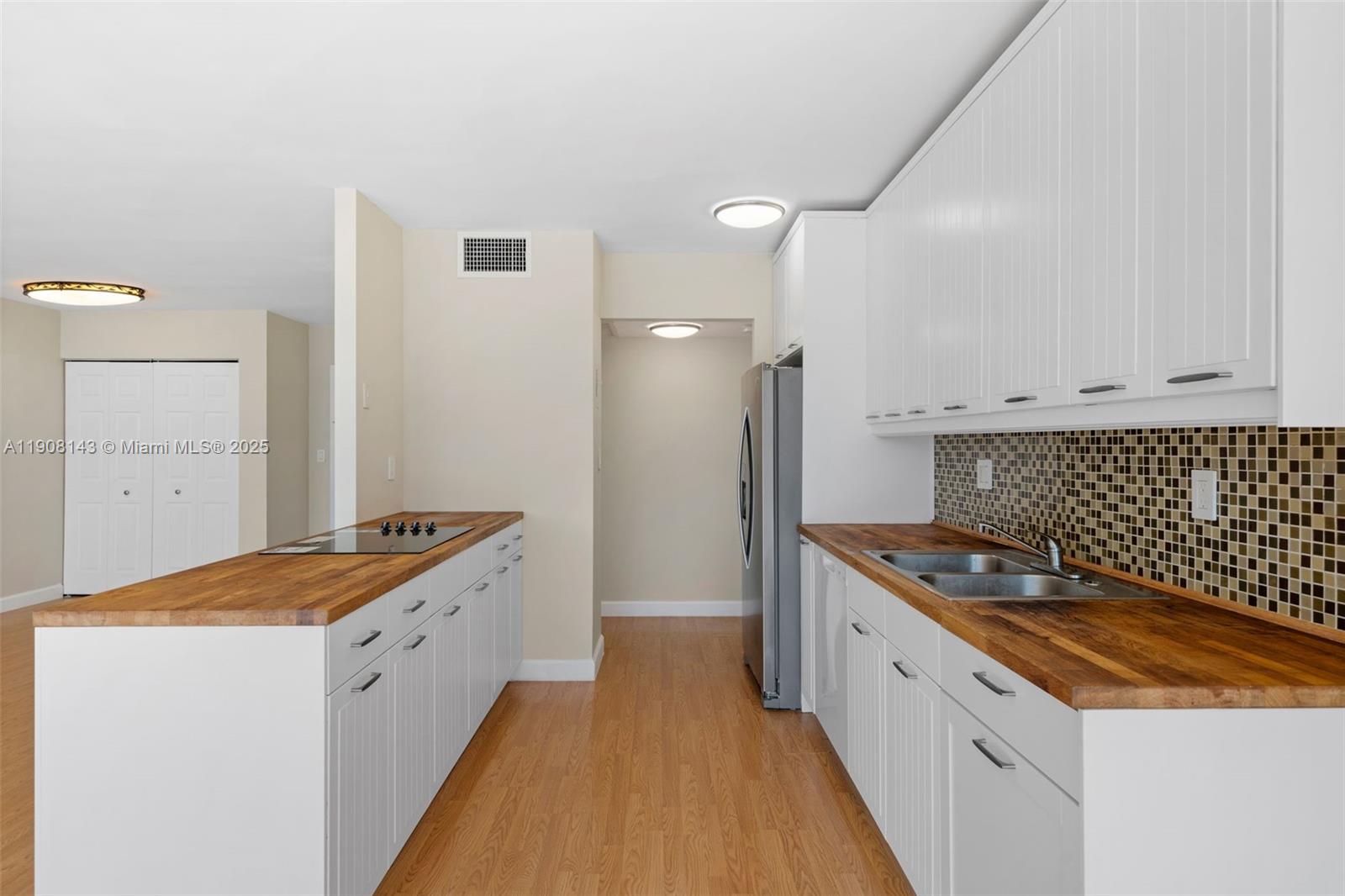 DE SOTO PARK SOUTH - Residential Lease