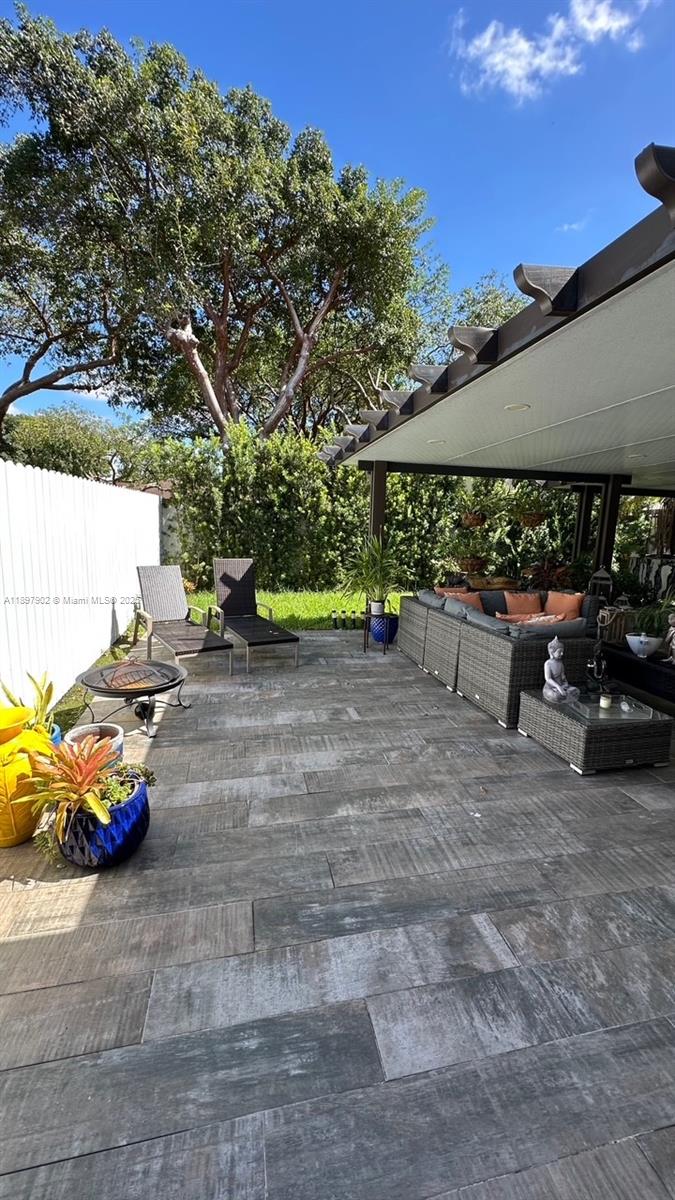 CHARLESTOWNE - Residential Lease