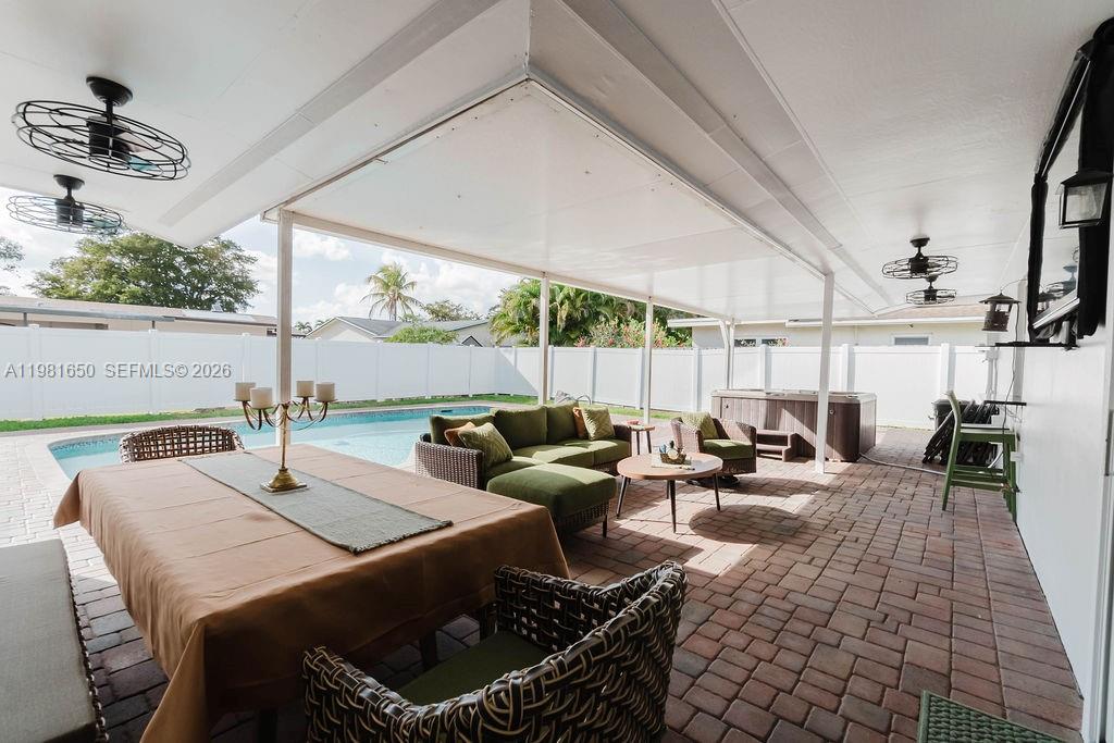 PEMBROKE LAKES SEC 1 - Residential