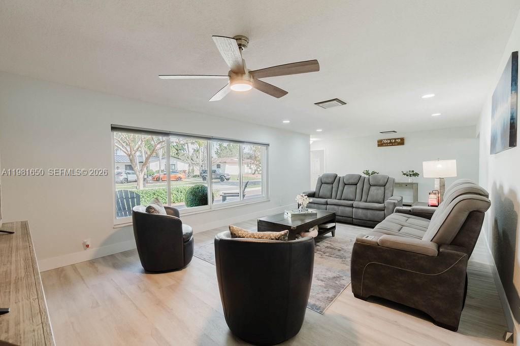 PEMBROKE LAKES SEC 1 - Residential