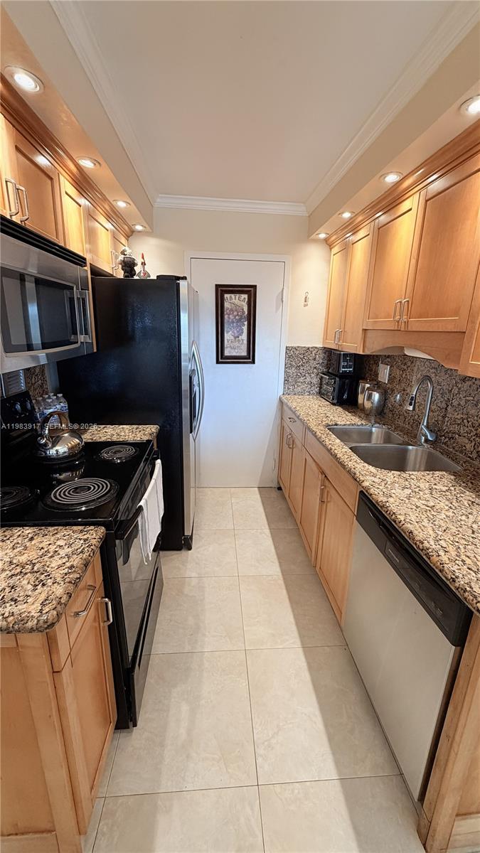 VICTORIA PARK TOWER CONDO - Residential Lease