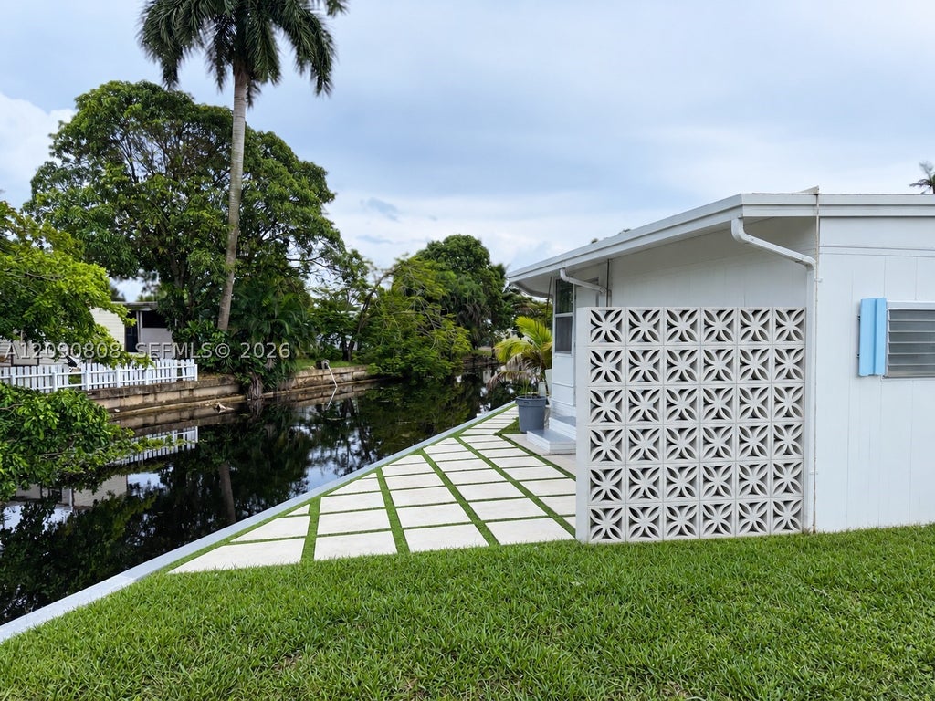 Photo of 1666 SW 85th Ave, Davie, FL 33324 (MLS # A12090808)