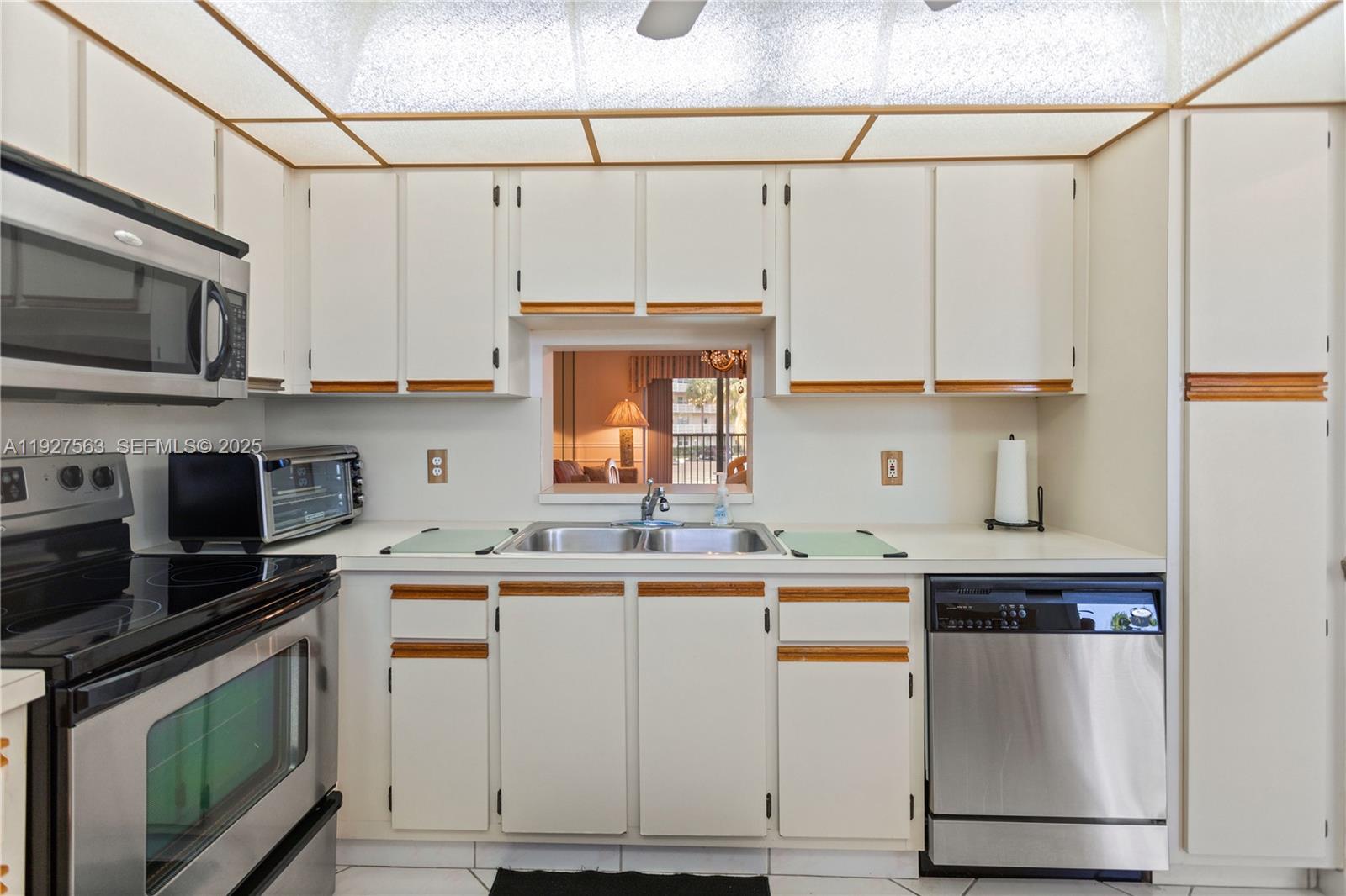 MEADOWBROOK LAKES VIEW - Residential