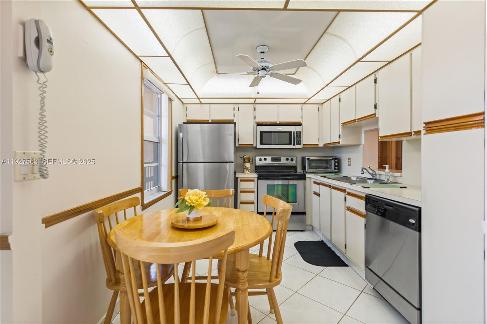 MEADOWBROOK LAKES VIEW - Residential