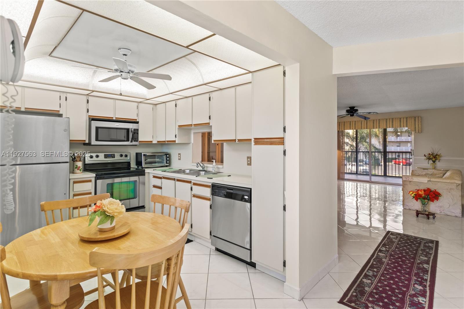 MEADOWBROOK LAKES VIEW - Residential