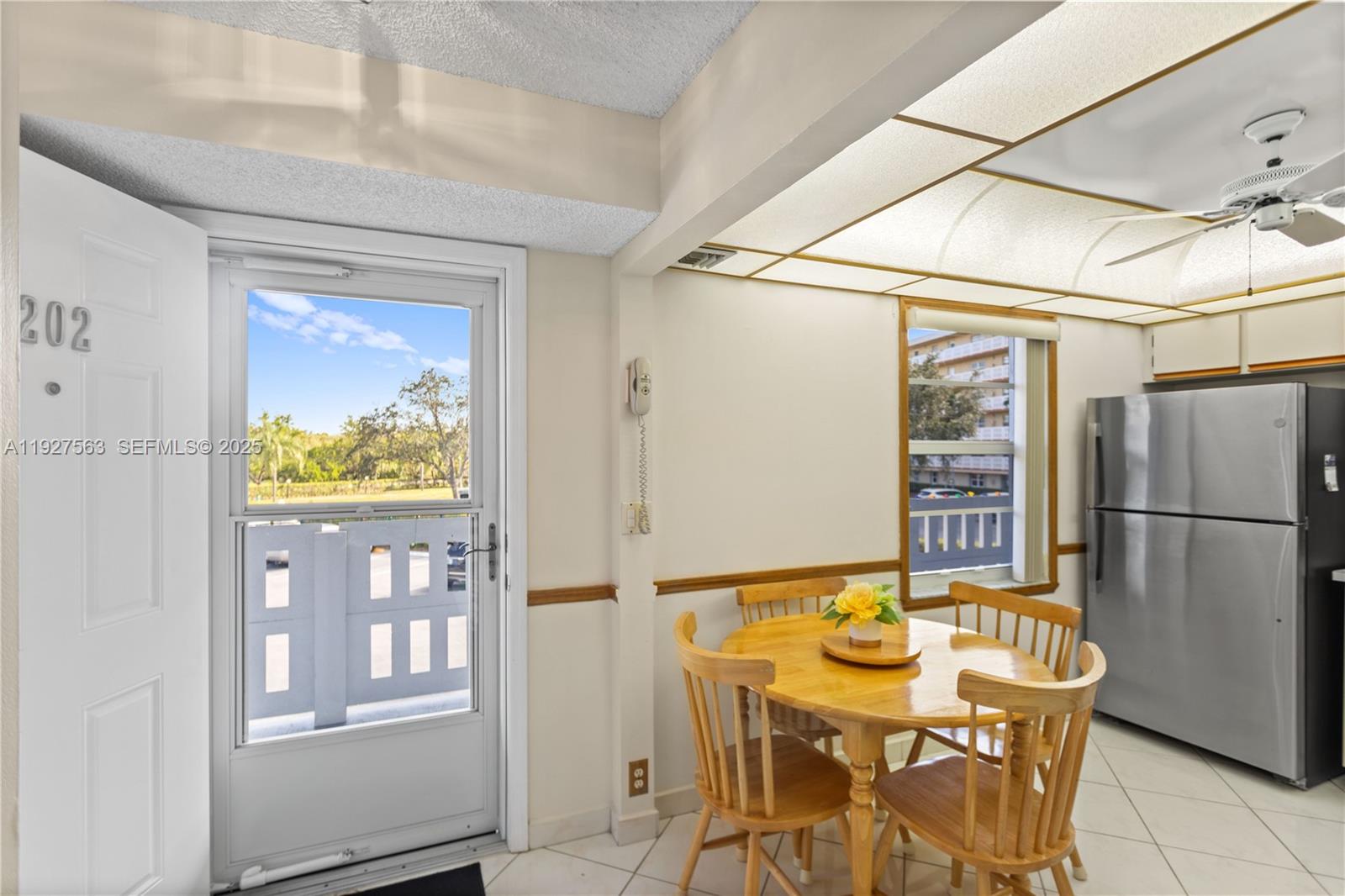 MEADOWBROOK LAKES VIEW - Residential