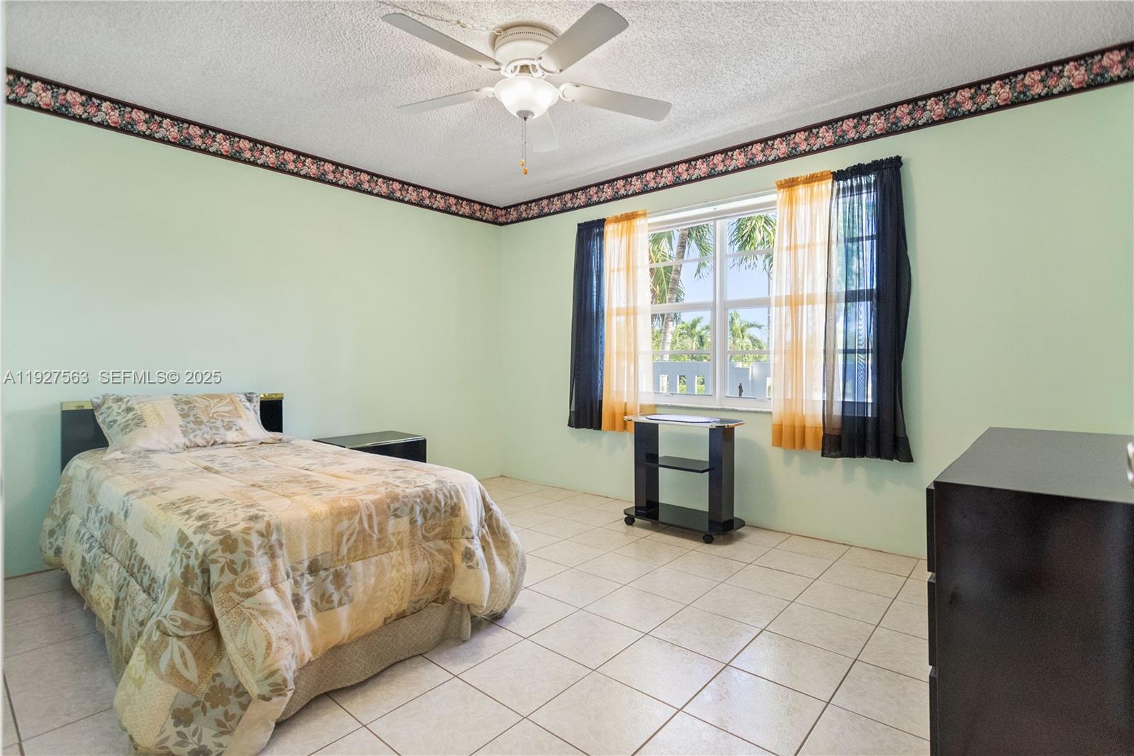 MEADOWBROOK LAKES VIEW - Residential