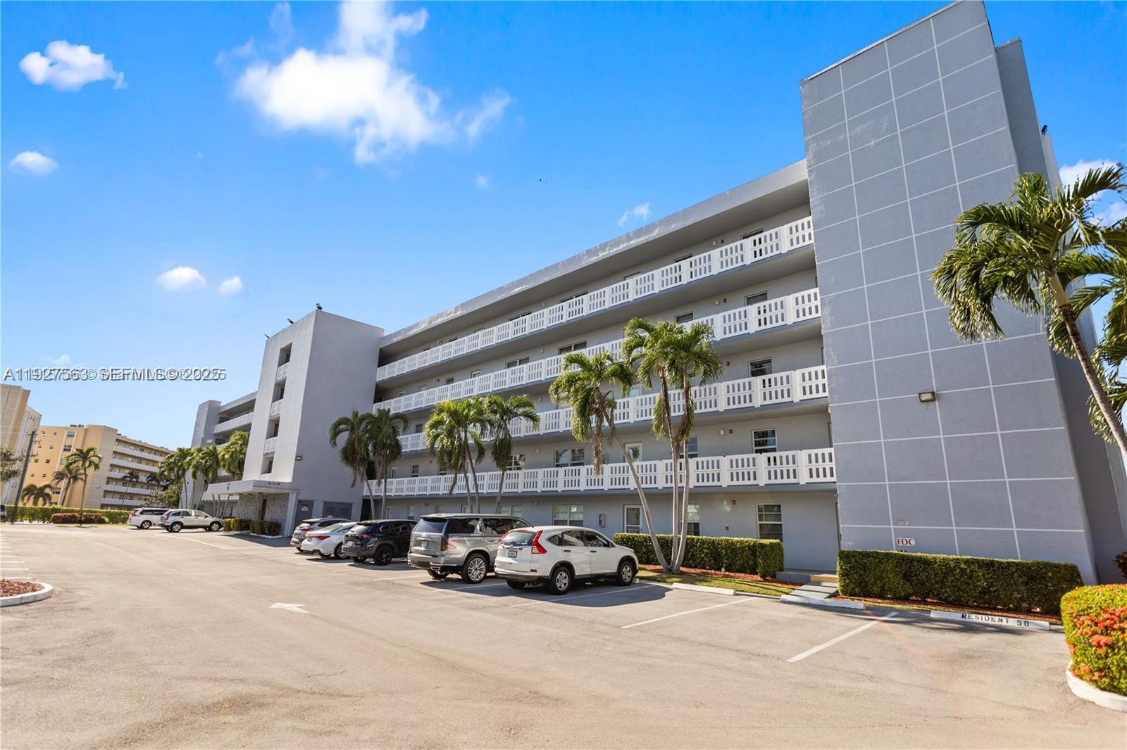 MEADOWBROOK LAKES VIEW - Residential