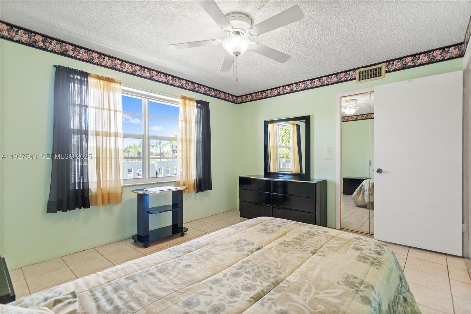 MEADOWBROOK LAKES VIEW - Residential