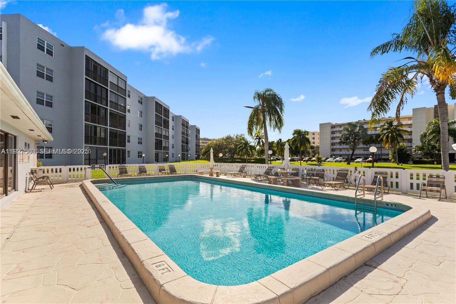 MEADOWBROOK LAKES VIEW - Residential