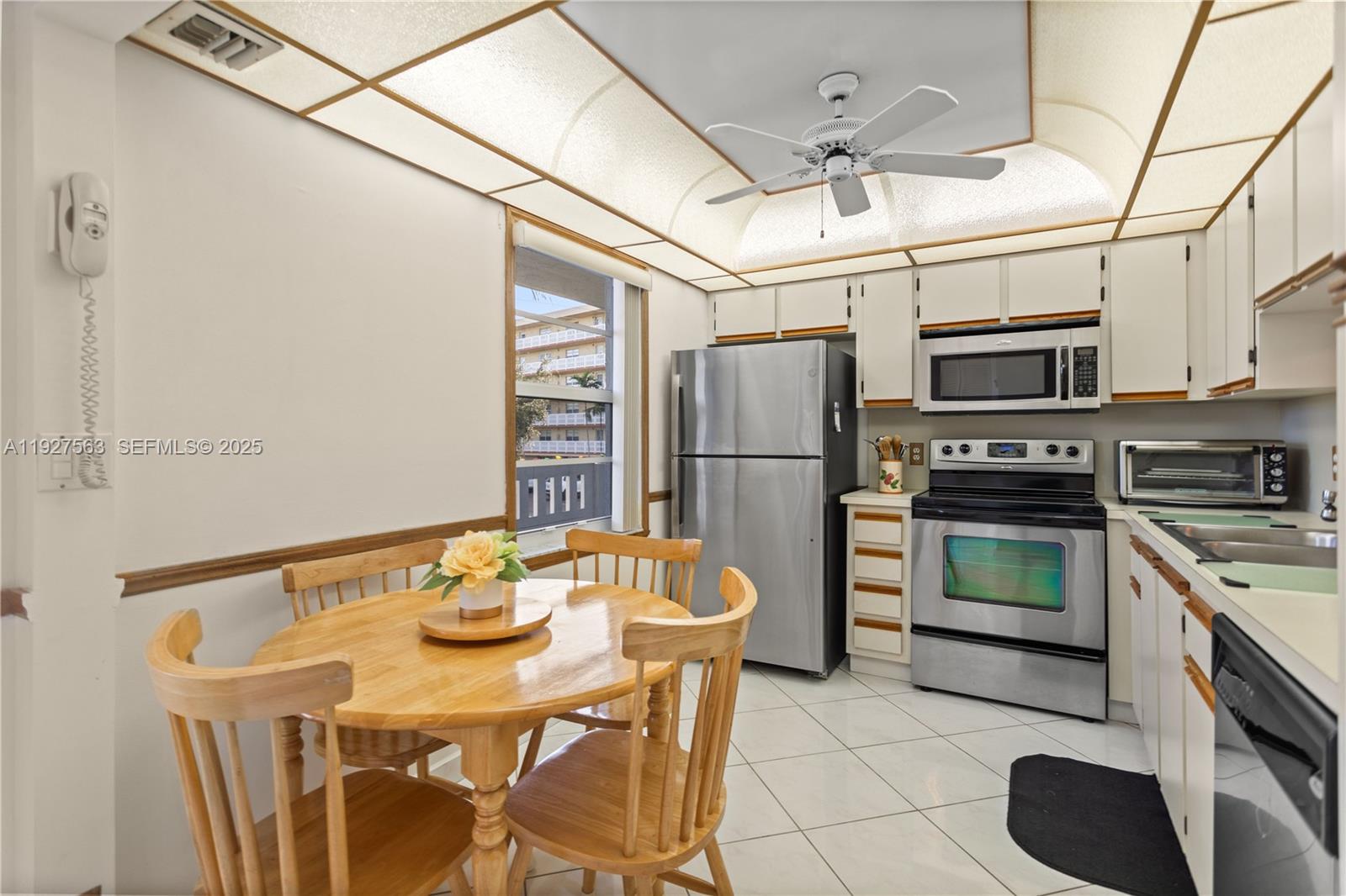 MEADOWBROOK LAKES VIEW - Residential