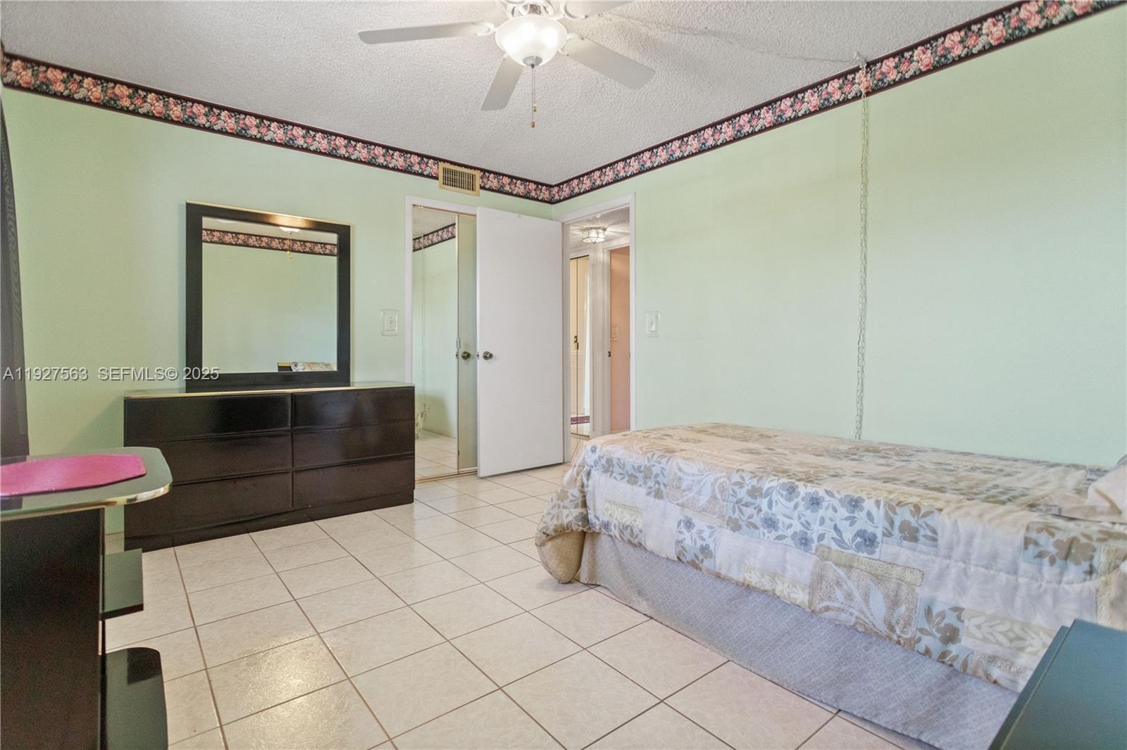 MEADOWBROOK LAKES VIEW - Residential