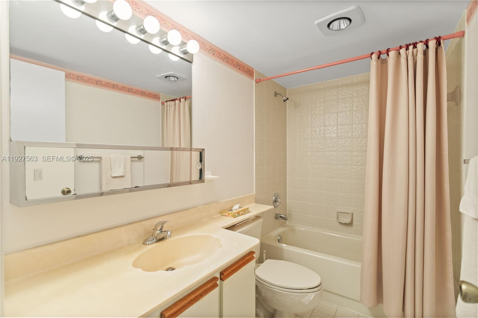 MEADOWBROOK LAKES VIEW - Residential