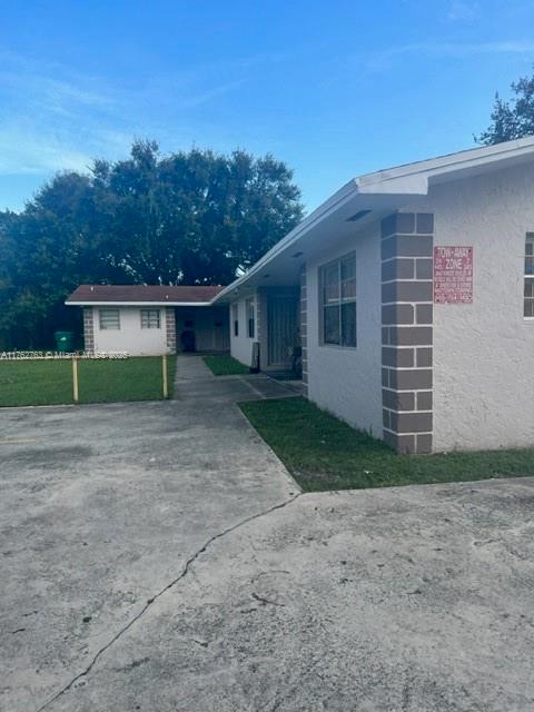 5 units built in 1986 in very good conditions. 4- 2 beds 1 bath + 1 studio, with Separate Water & Electric meters, 100% rented. Plenty of space for parking. Do not disturb Tenants Call Listing Agent.