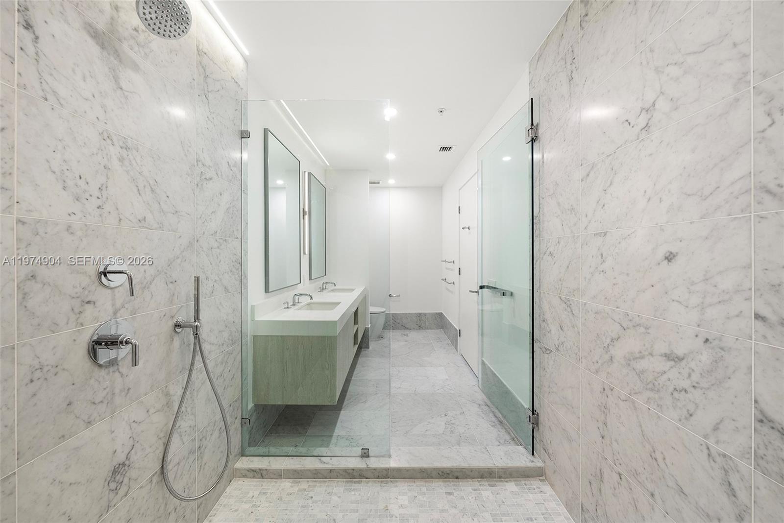 LA BAHIA - Residential