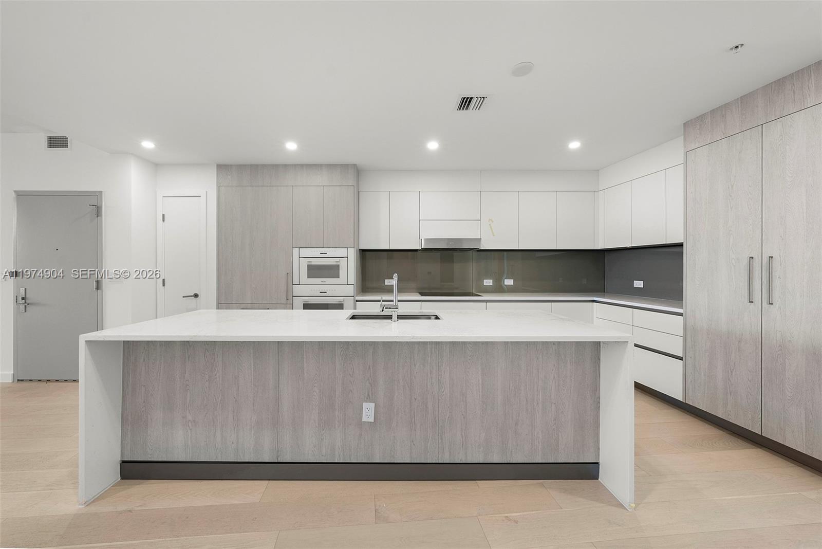 LA BAHIA - Residential