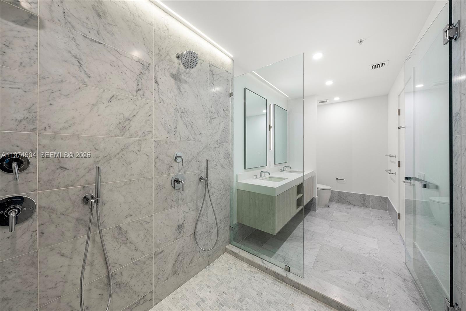 LA BAHIA - Residential