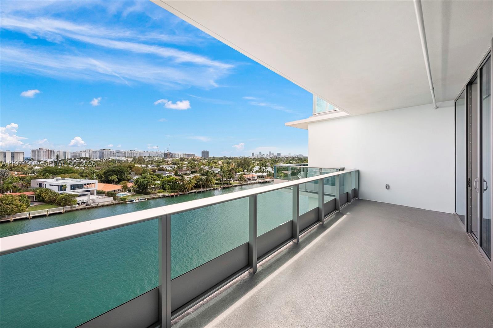 LA BAHIA - Residential