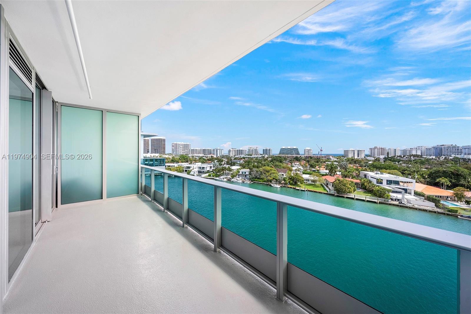 LA BAHIA - Residential